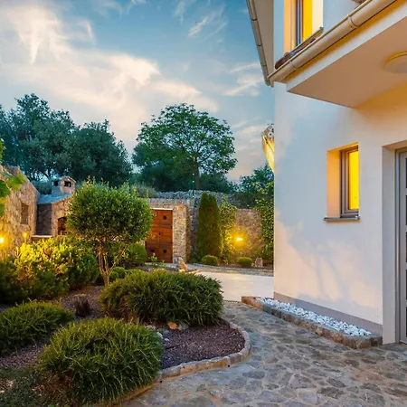 3 Bedroom Cozy In Krk