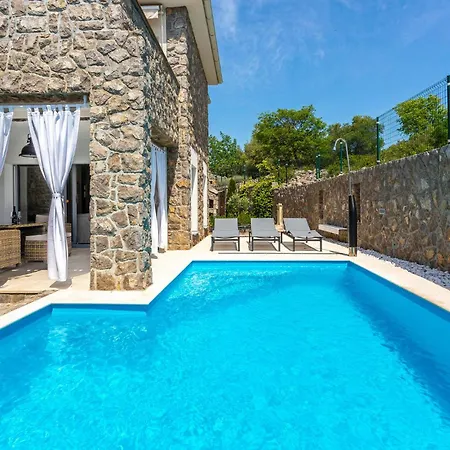 3 Bedroom Cozy In Krk Holiday home Krk Town