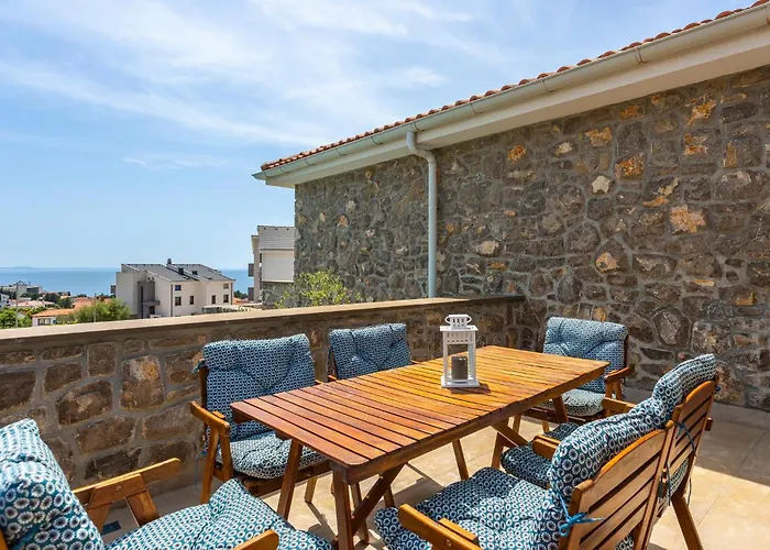 3 Bedroom Cozy In Krk * Krk Town