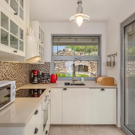 Luxurious In Krk بيت للعطل كرك
