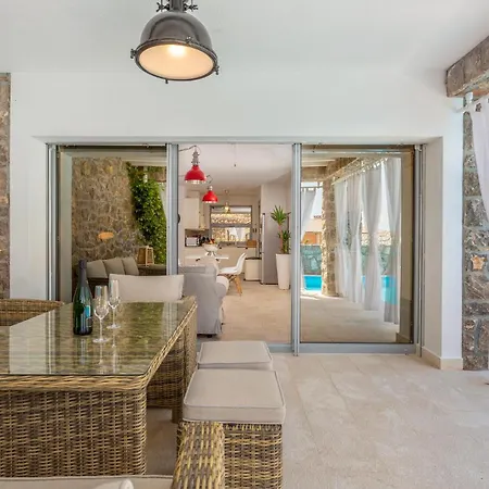 3 Bedroom Cozy In Krk בית נופש