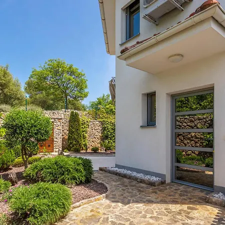 3 Bedroom Cozy In Krk *