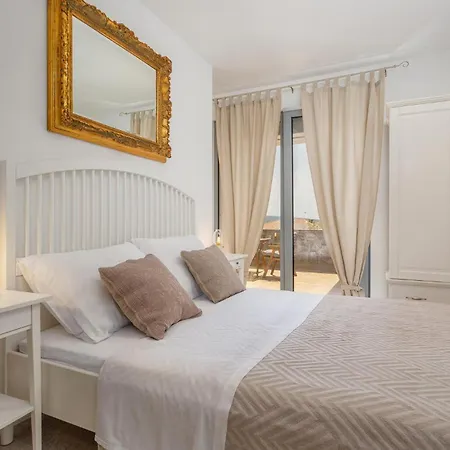 3 Bedroom Cozy In Krk בית נופש
