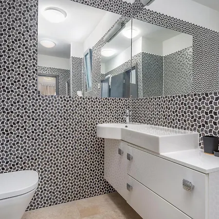 בית נופש 3 Bedroom Cozy In Krk קרק