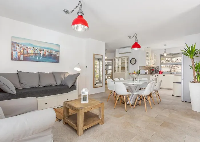 3 Bedroom Cozy In Krk Holiday home