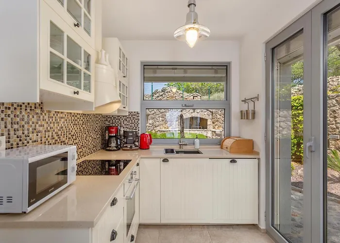 3 Bedroom Cozy In Krk Holiday home Krk Town