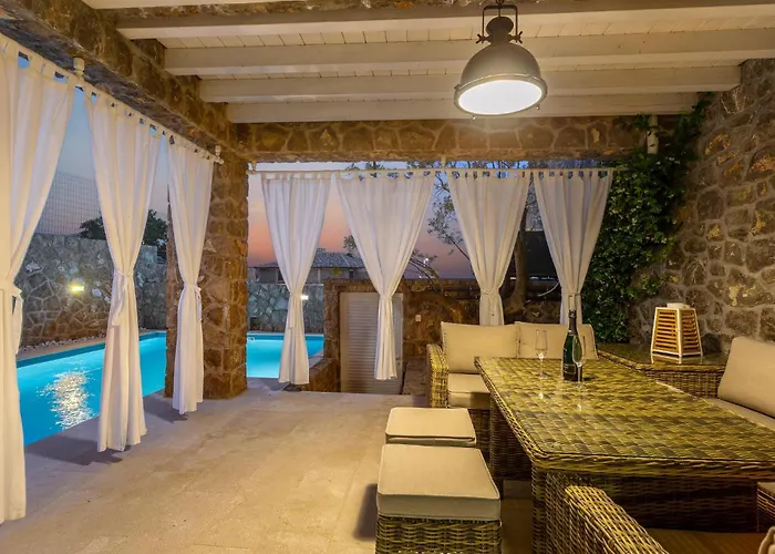 3 Bedroom Cozy In Krk * Krk Town