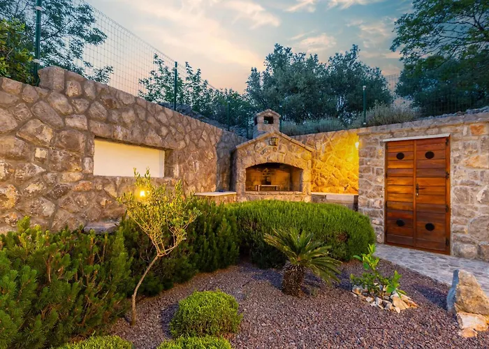 3 Bedroom Cozy In Krk Holiday home Krk Town