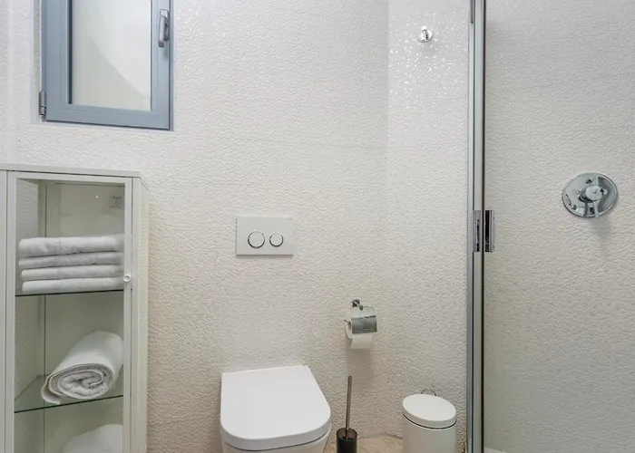 3 Bedroom Cozy In Krk Holiday home *
