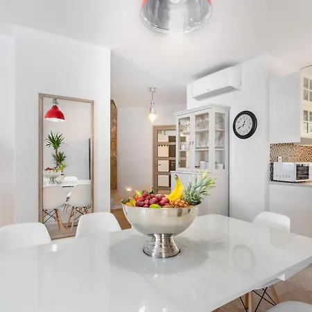 Ferienhaus 3 Bedroom Cozy In Krk