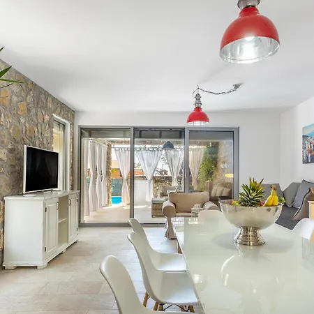 Ferienhaus 3 Bedroom Cozy In Krk Krk Town